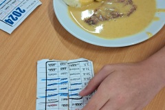 Šachové soustředění v Horním Bradle  - v jídelně [28. 8. 2024]