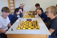 Šachové soustředění v Horním Bradle - 5. kolo táborového turnaje [30. 8. 2024]